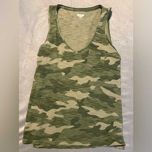 Old Navy Tops - Old Navy camo tank top size XS